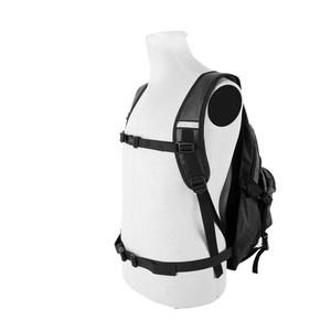 Zaino sportivo per bicicletta, jogging, piscina o palestra con spazio per il casco - grafite